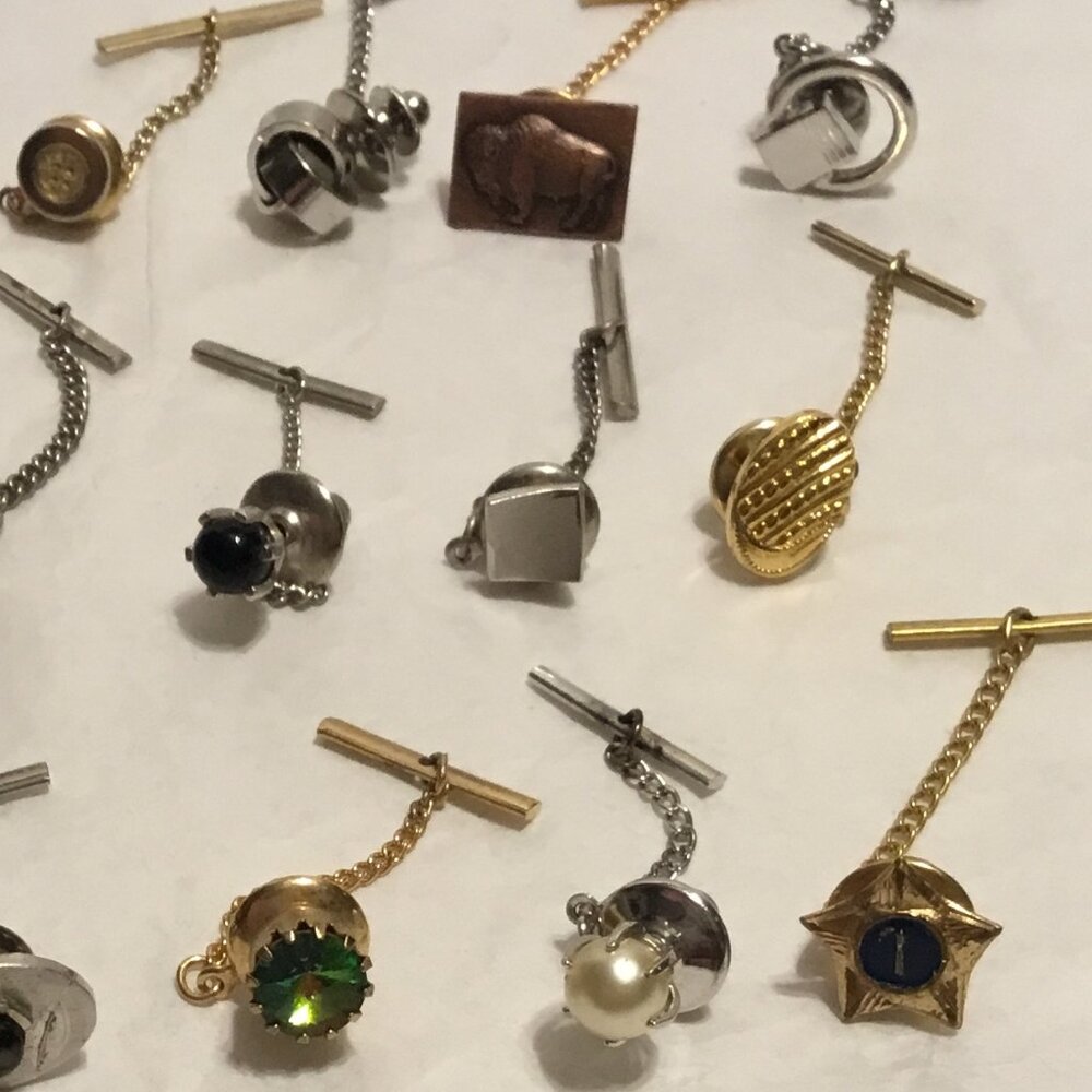 Lot of 22 fabulous vintage gold and silver toned Tie Tacks Lapel Pins w/ chains - Picture 4 of 9